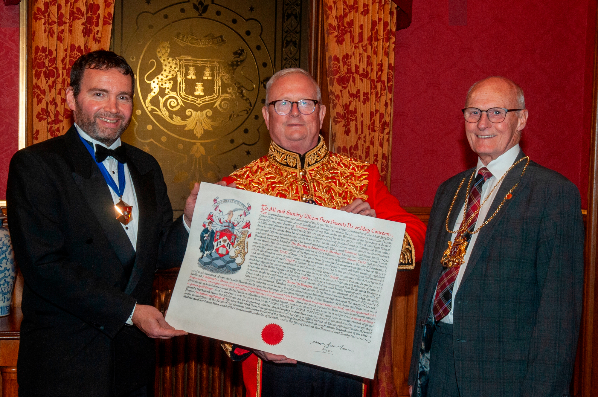 Society of Advocates in Aberdeen given full achievement of armorial bearings