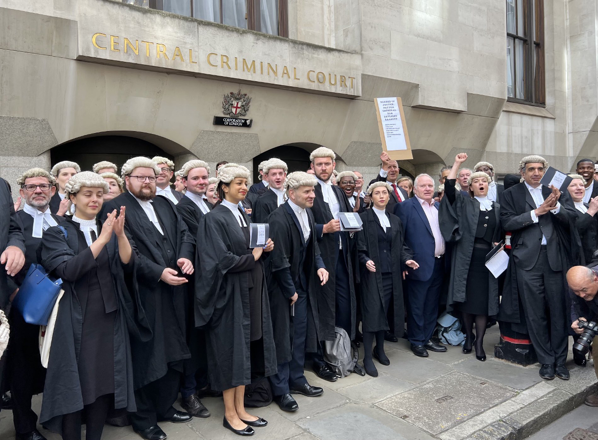 Crown courts disrupted as barristers make plea for decent pay